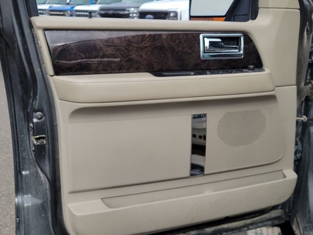Used 2015 Lincoln Navigator 4WD image 7
