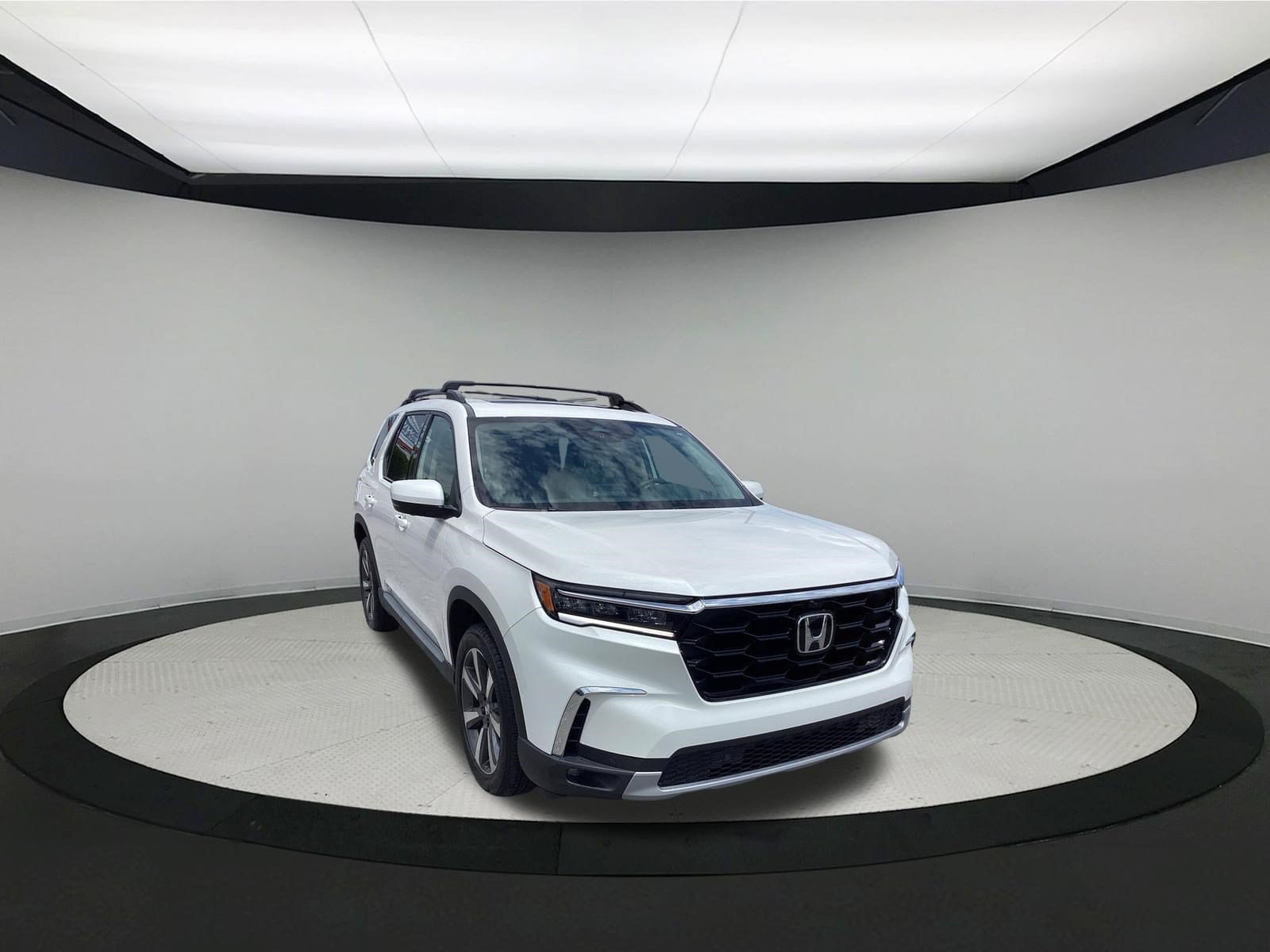Used 2025 Honda Pilot Elite image 2
