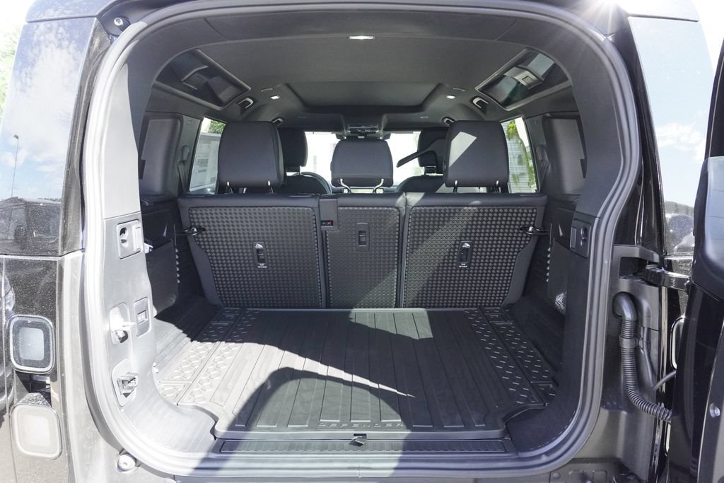 New 2026 Land Rover Defender 110 S AWD/4WD image 31