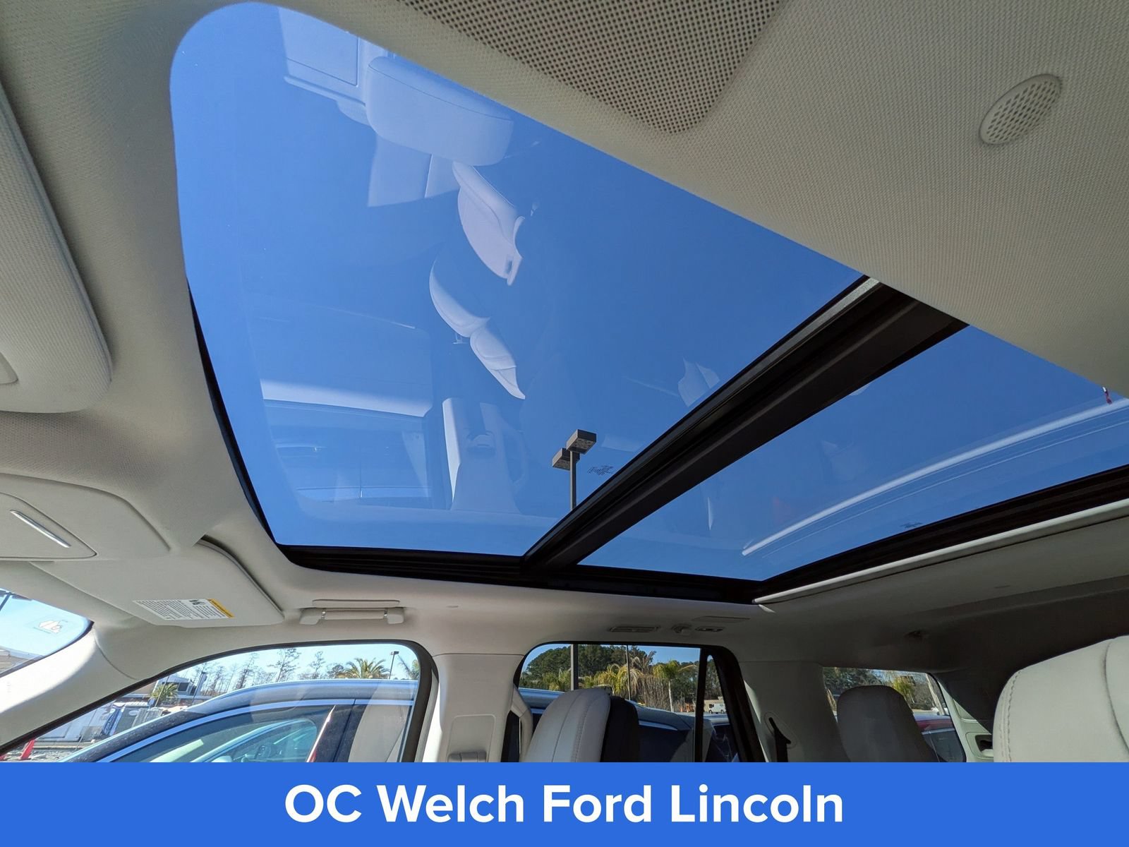 Certified 2025 Lincoln Navigator Reserve AWD/4WD image 24