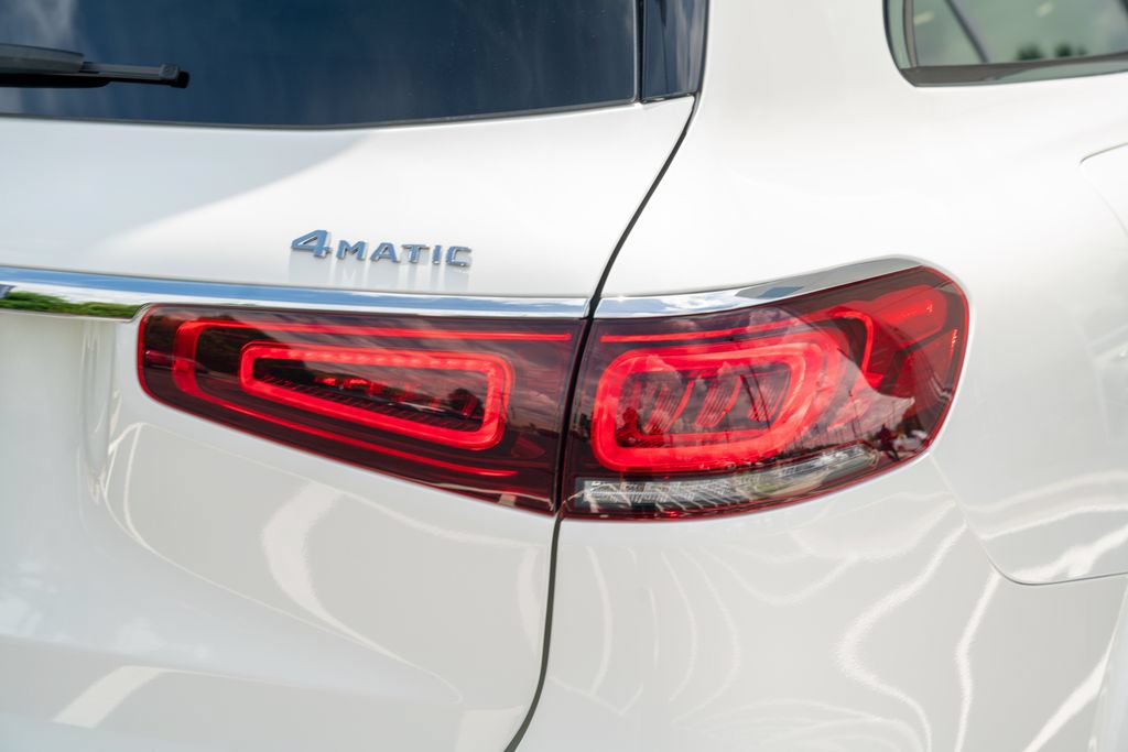 Used 2023 Mercedes-Benz GLS 580 4MATIC image 12