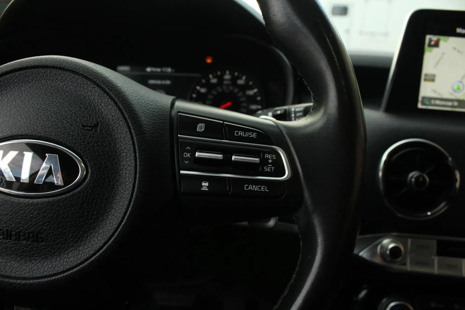 Used 2018 Kia Stinger Premium RWD image 28