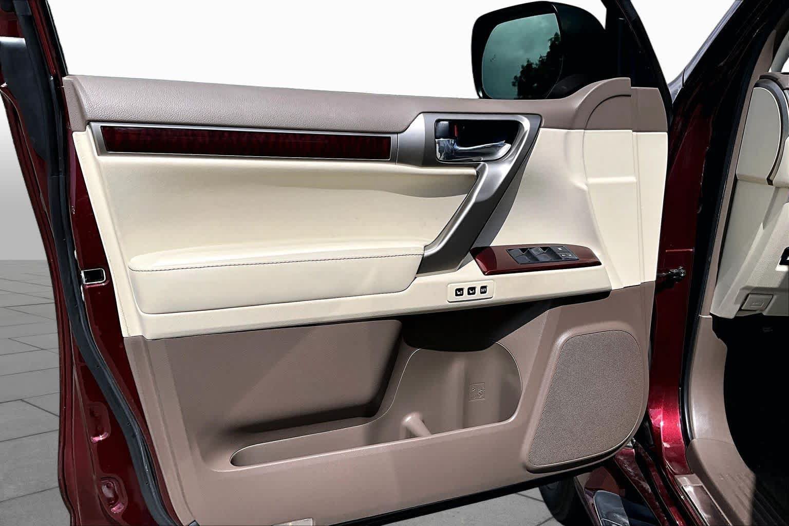 Used 2019 Lexus GX 460 Premium w/ Premium Package AWD/4WD image 18