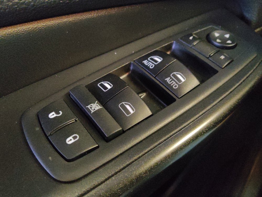 Used 2019 Jeep Cherokee Trailhawk image 27