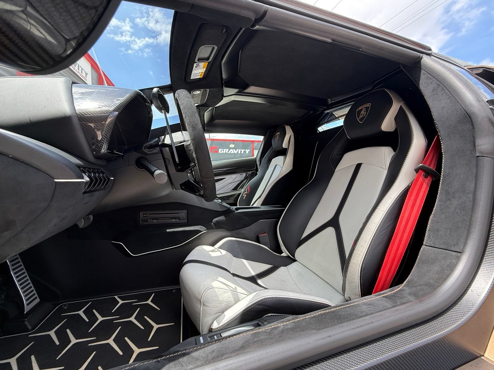 Used 2020 Lamborghini Aventador SVJ AWD/4WD image 40