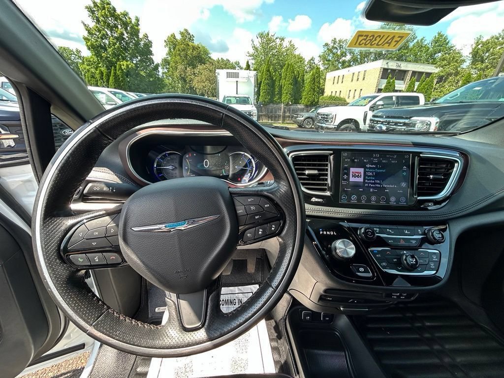 Used 2020 Chrysler Pacifica Limited FWD image 25