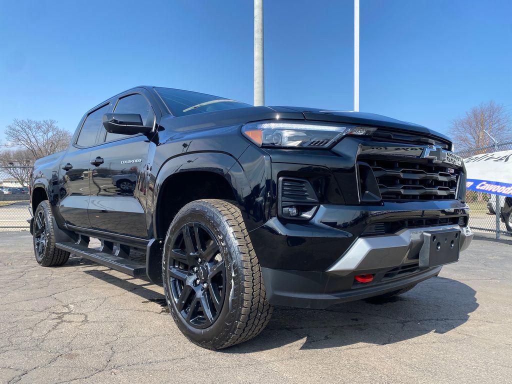 Used 2024 Chevrolet Colorado Z71 w/ Z71 Convenience Package 2 image 32