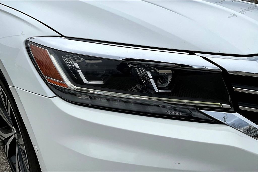 Used 2020 Volkswagen Passat 2.0T SEL image 32