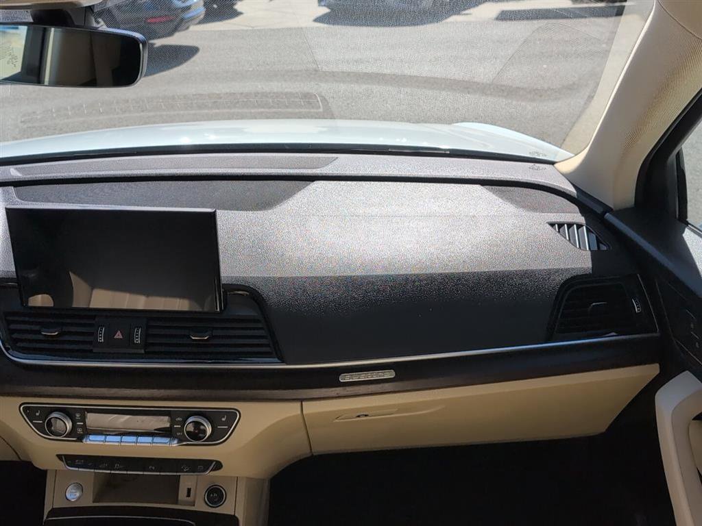 Used 2023 Audi Q5 e Premium w/ Convenience Package image 11