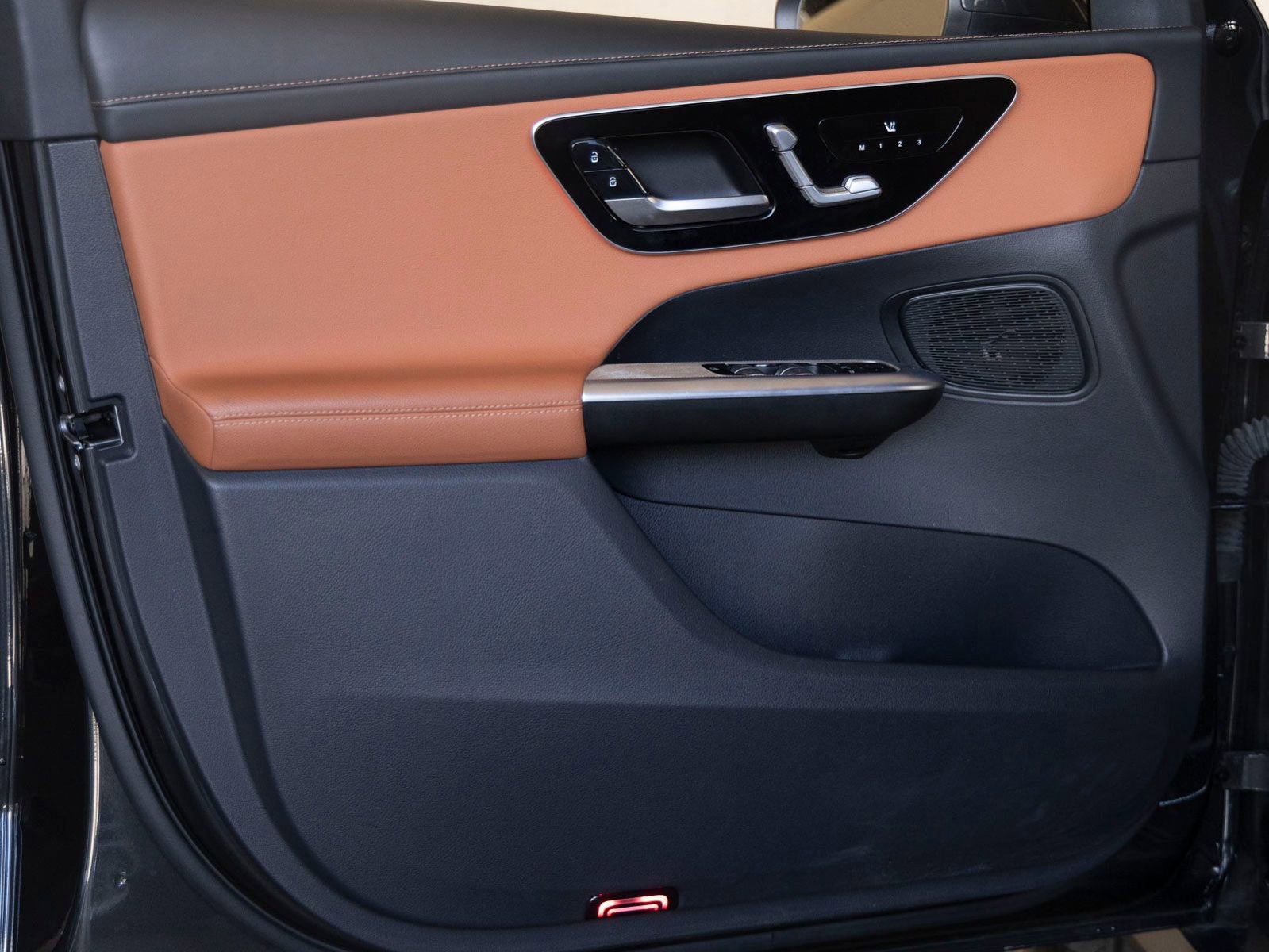 Used 2024 Mercedes-Benz GLC 300 image 12