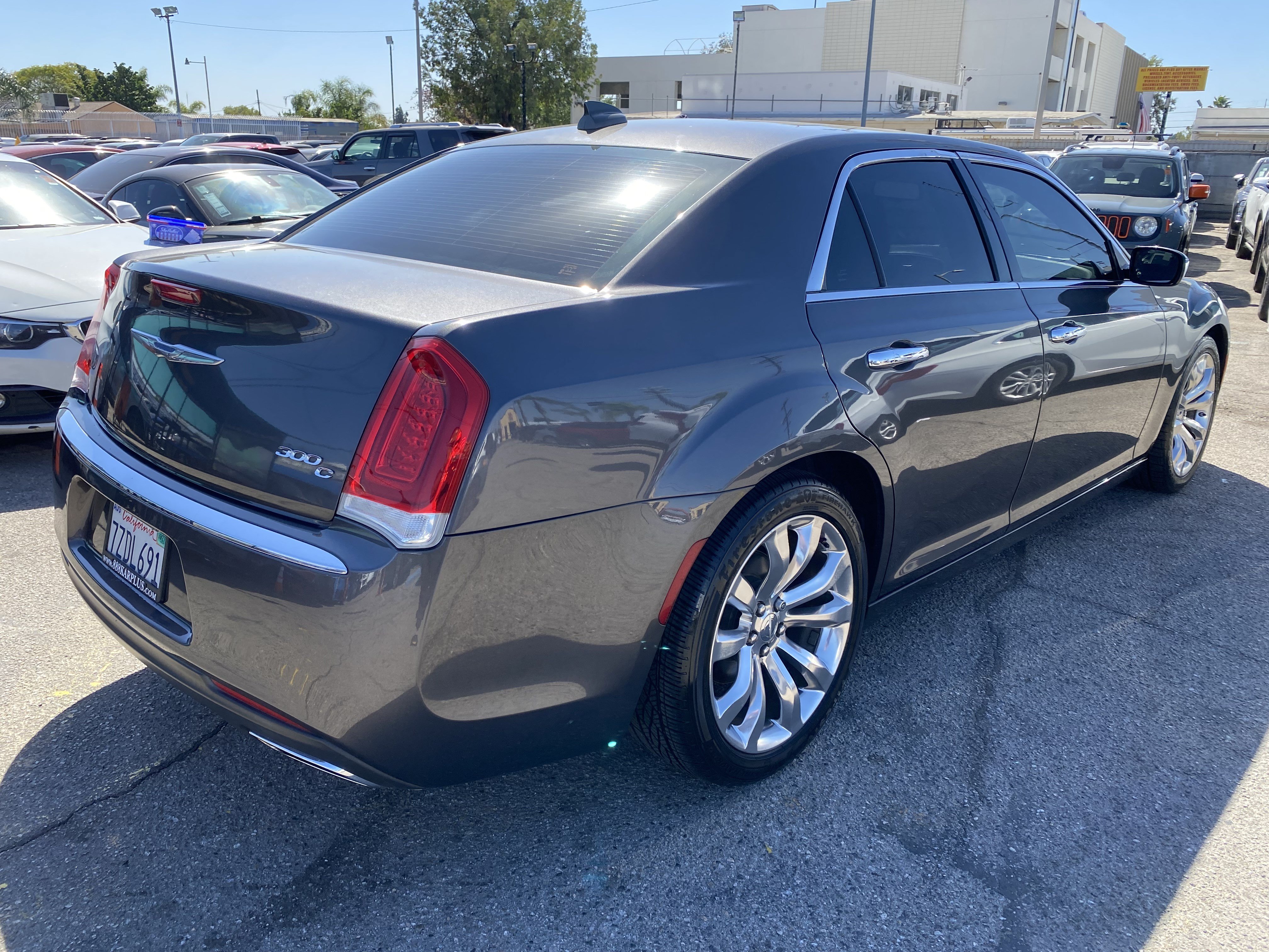 Used 2017 Chrysler 300 C RWD image 8