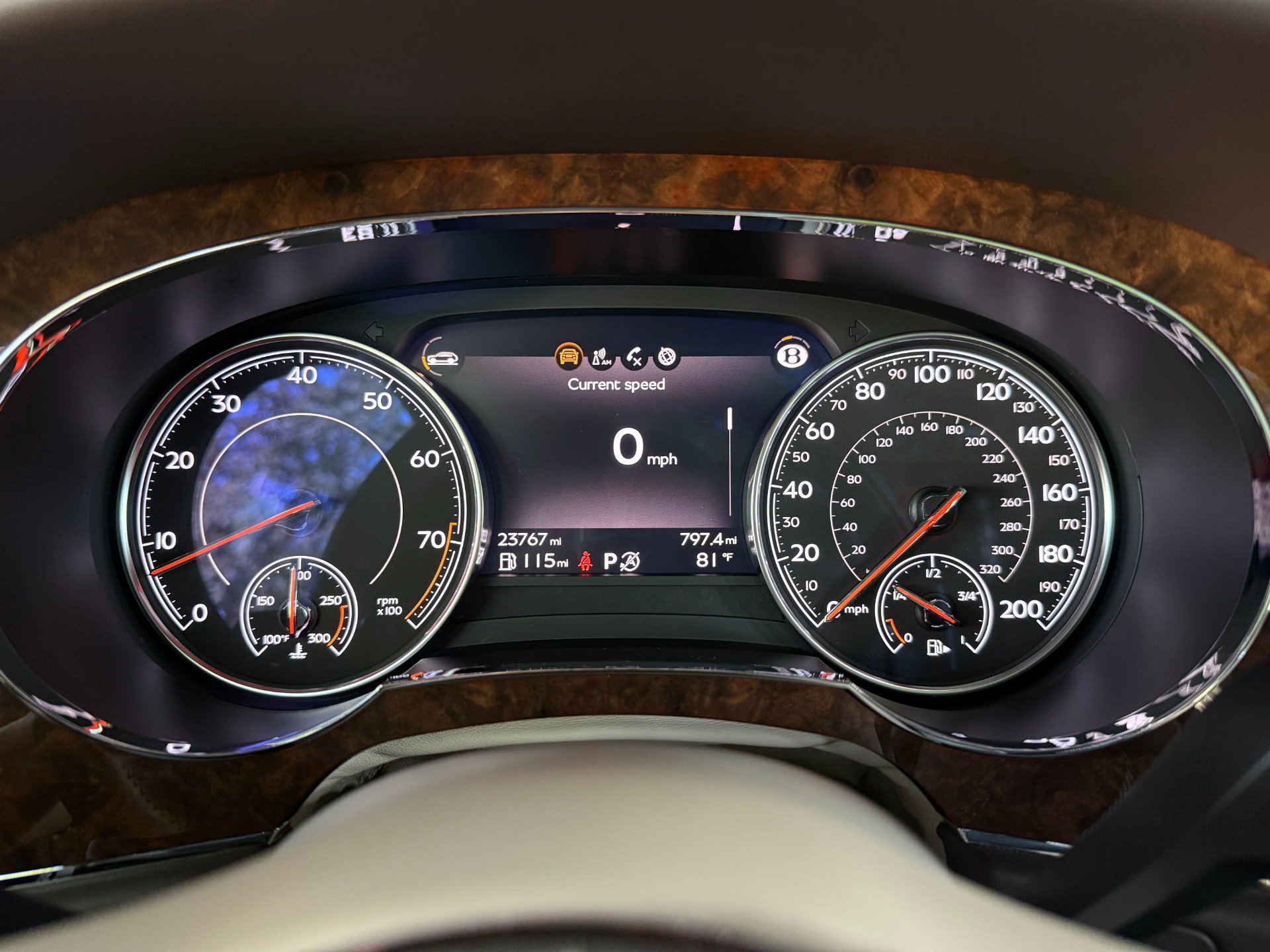 Used 2019 Bentley Bentayga AWD/4WD image 40