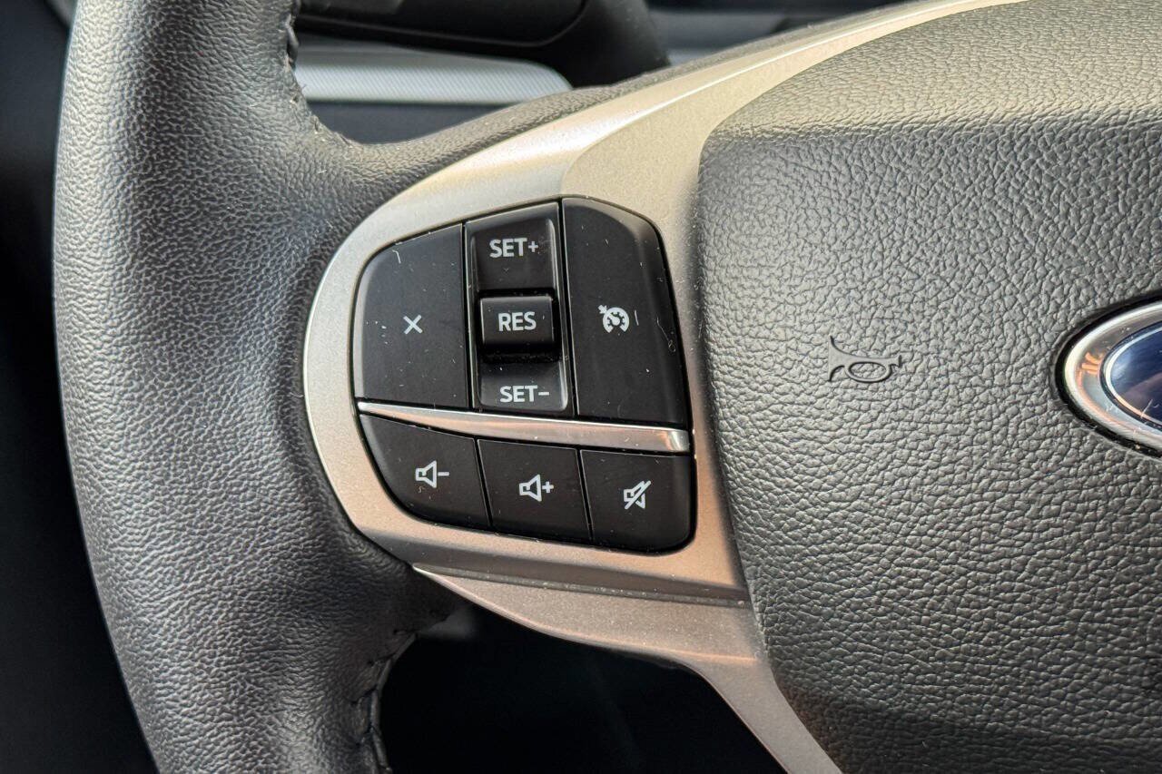 Used 2023 Ford Explorer XLT w/ Equipment Group 202A AWD/4WD image 27