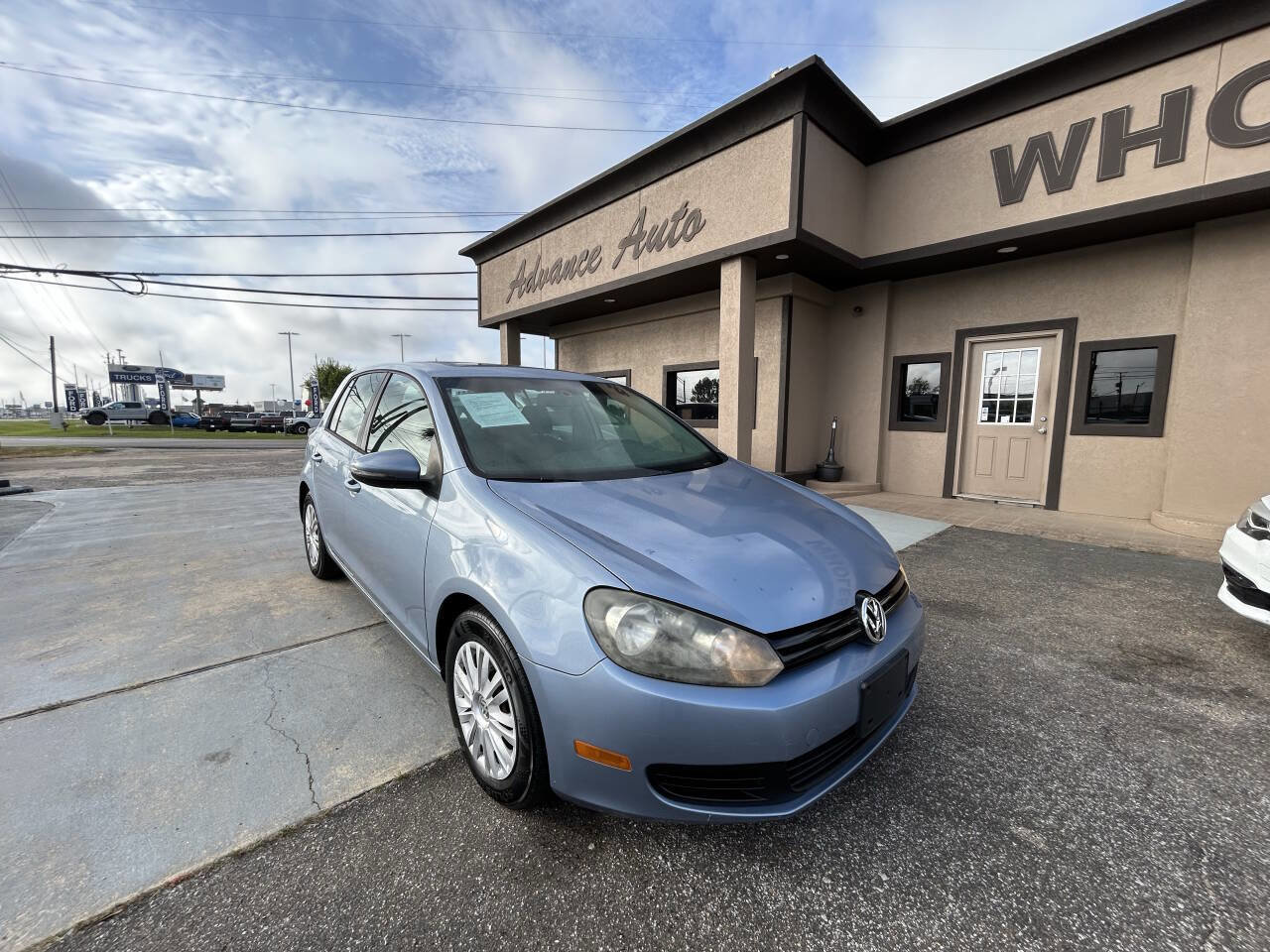 Used 2010 Volkswagen Golf 4-Door image 1