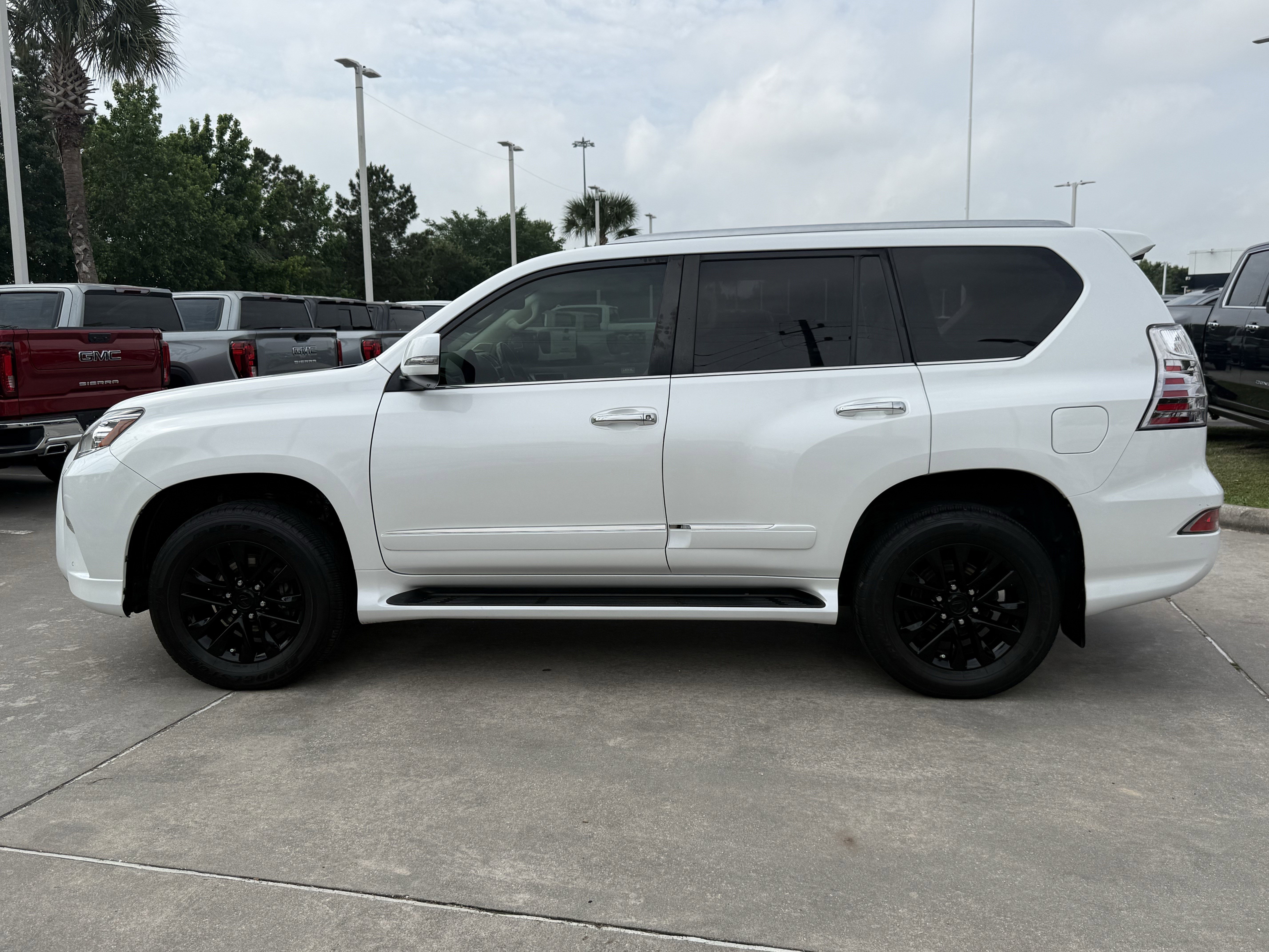 Used 2019 Lexus GX 460 Premium w/ Premium Package AWD/4WD image 8