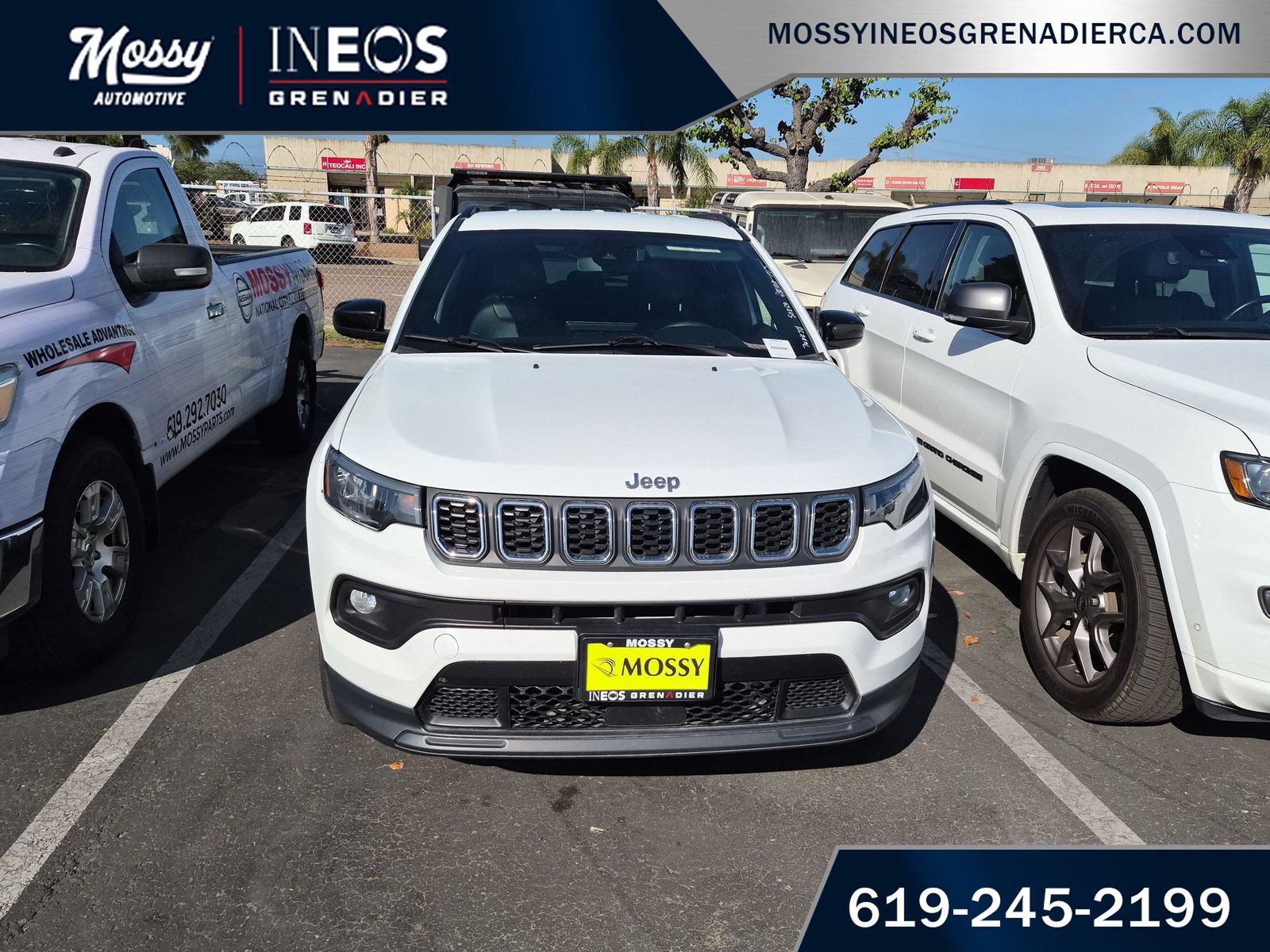 Used 2024 Jeep Compass Latitude AWD/4WD image 3