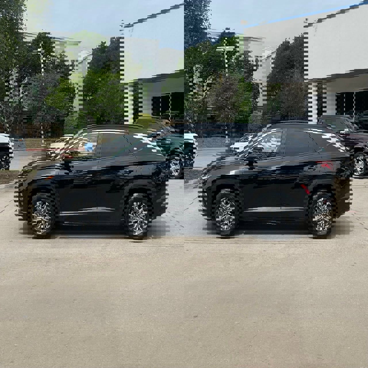 Used 2024 Hyundai Tucson Blue image 3