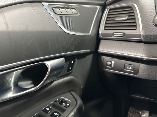 Used 2020 Volvo XC90 T6 Momentum w/ Protection Package image 16