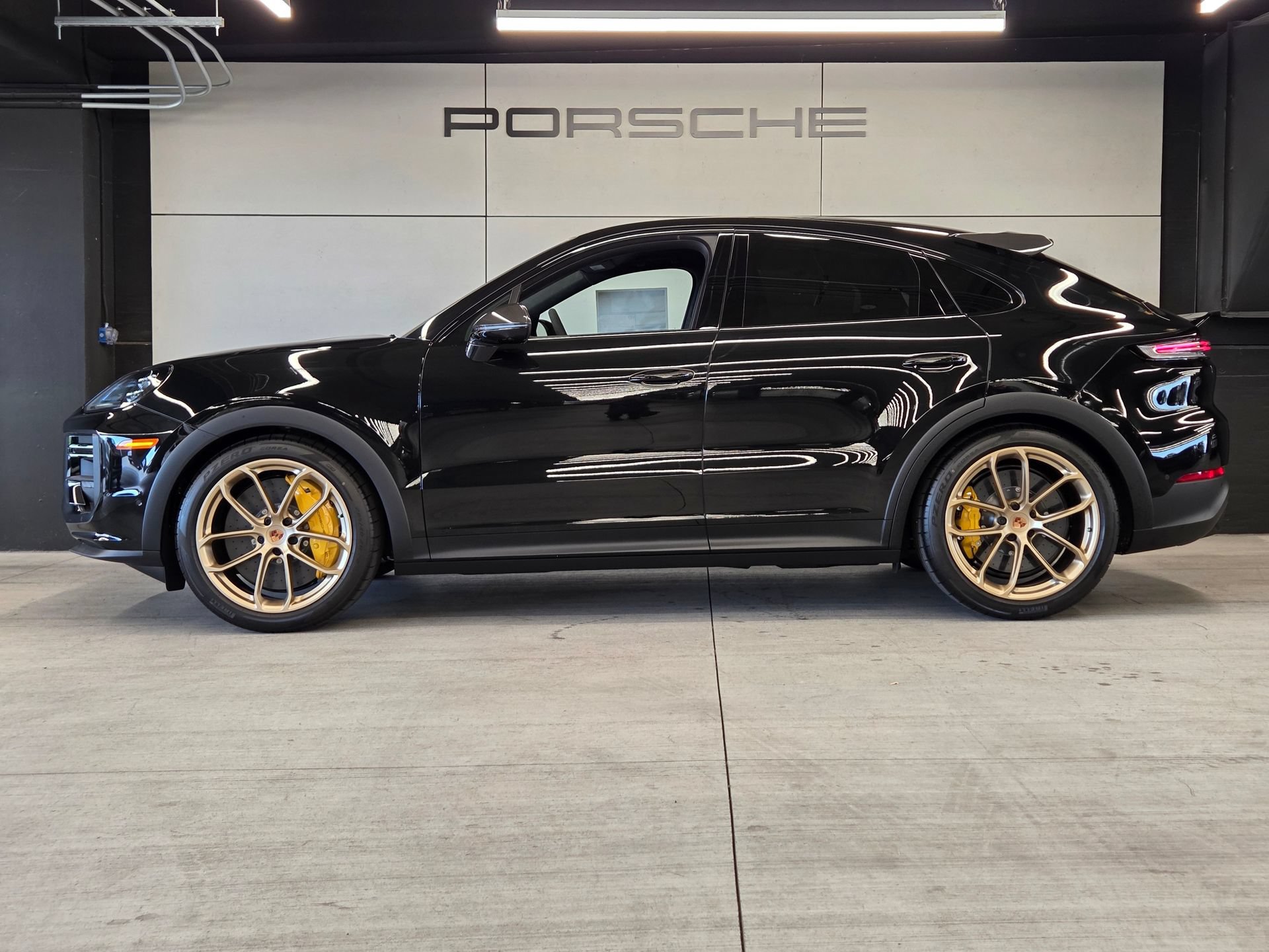 New 2026 Porsche Cayenne Turbo GT AWD/4WD image 2