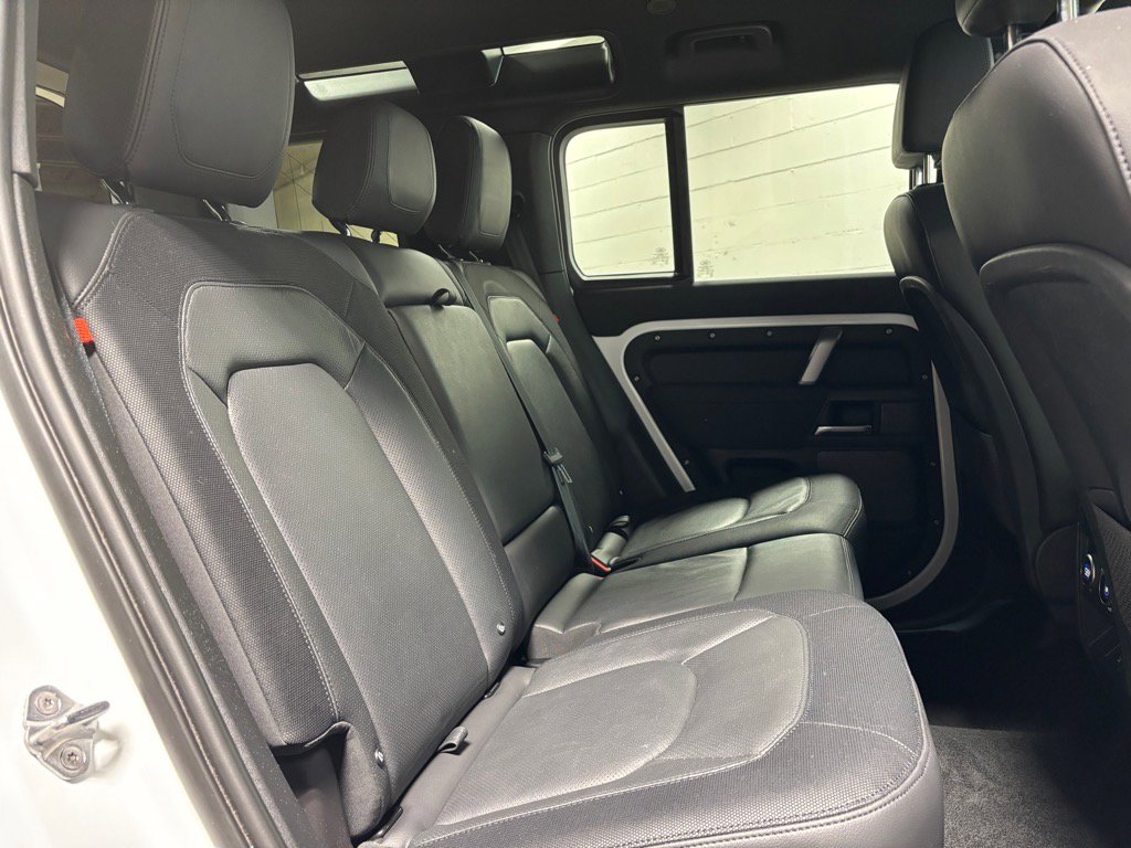 Used 2023 Land Rover Defender 110 X-Dynamic SE image 38