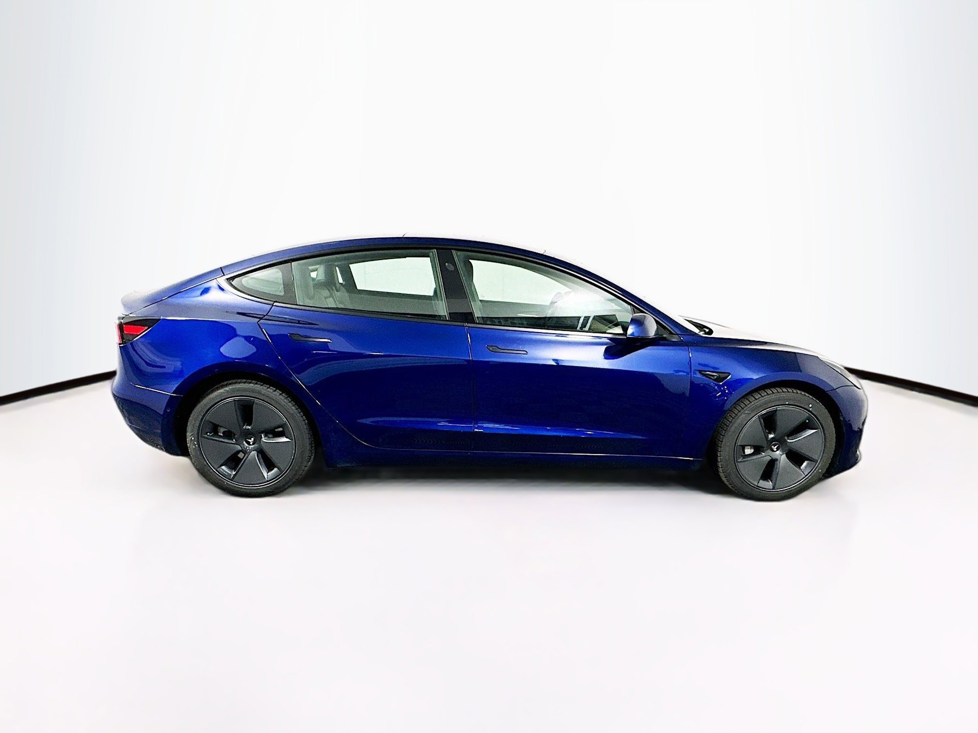 Used 2022 Tesla Model 3 Standard Range Plus image 10