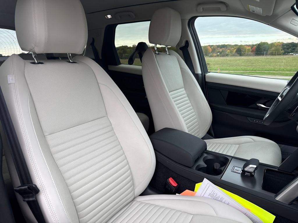 Used 2024 Land Rover Discovery Sport S image 15