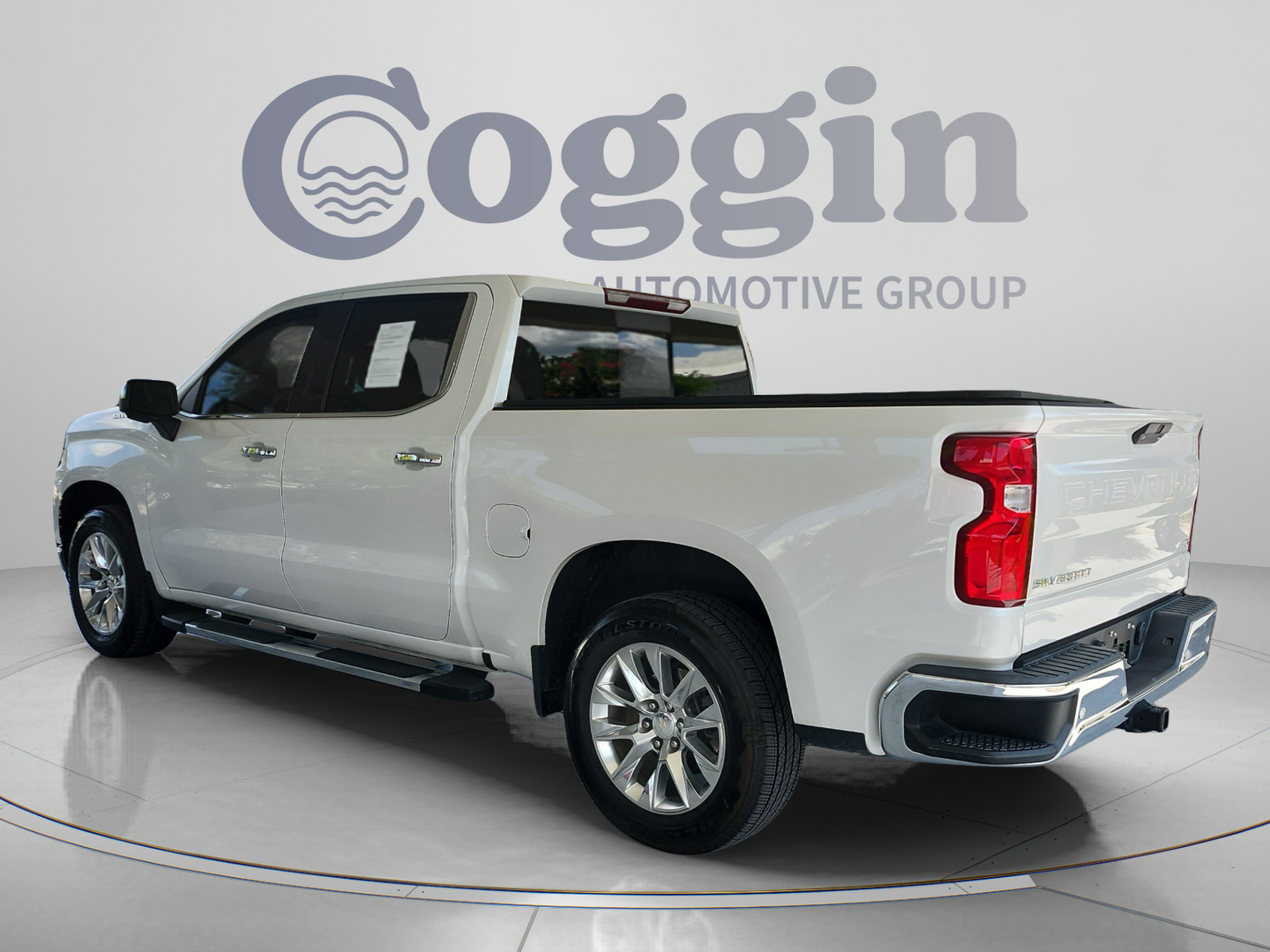 Used 2022 Chevrolet Silverado 1500 LTZ w/ Safety Package II AWD/4WD image 3