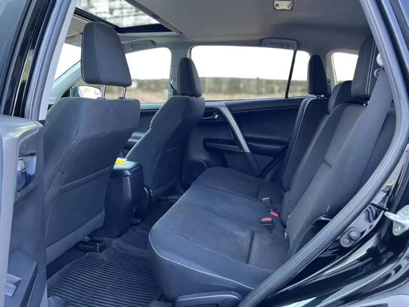 Used 2018 Toyota RAV4 XLE AWD/4WD image 13