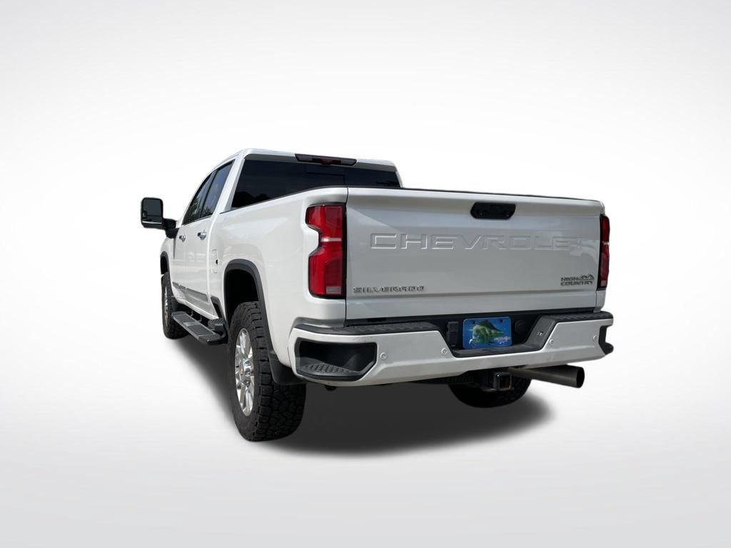 Used 2025 Chevrolet Silverado 2500 High Country w/ Technology Package AWD/4WD image 6