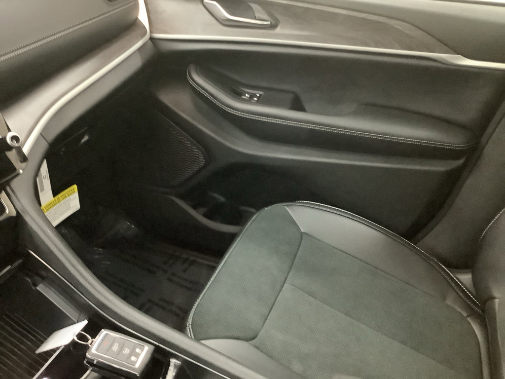 New 2026 Jeep Grand Cherokee Altitude image 23