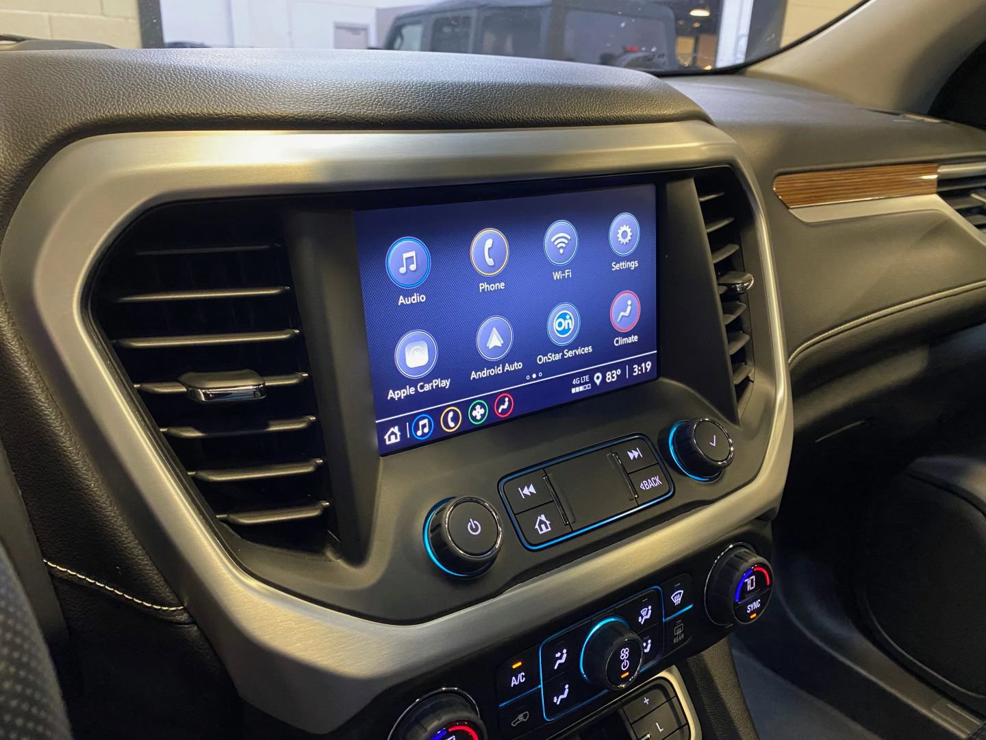 Used 2022 GMC Acadia SLE FWD image 12