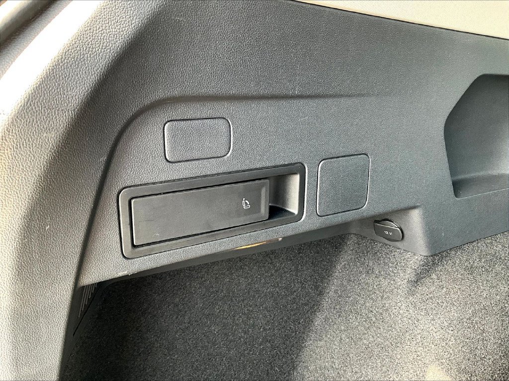 Used 2019 Volkswagen Tiguan S w/ Driver Assistance Package AWD/4WD image 33