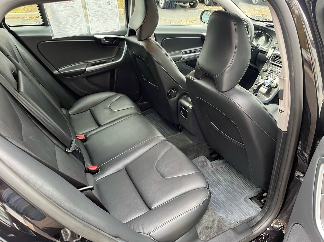 Used 2015 Volvo V60 T5 Platinum image 24