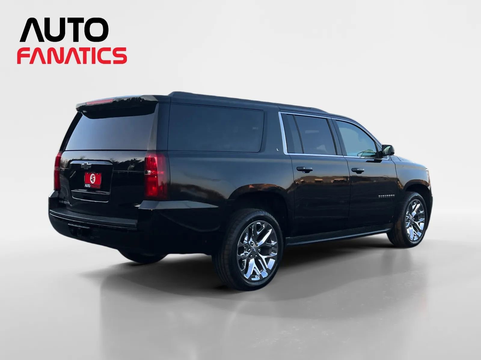 Used 2018 Chevrolet Suburban LT w/ Luxury Package image 5
