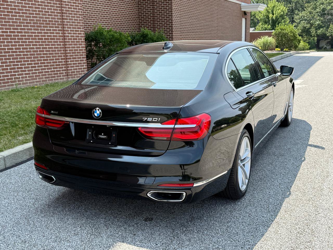 Used 2017 BMW 750i xDrive AWD/4WD image 11