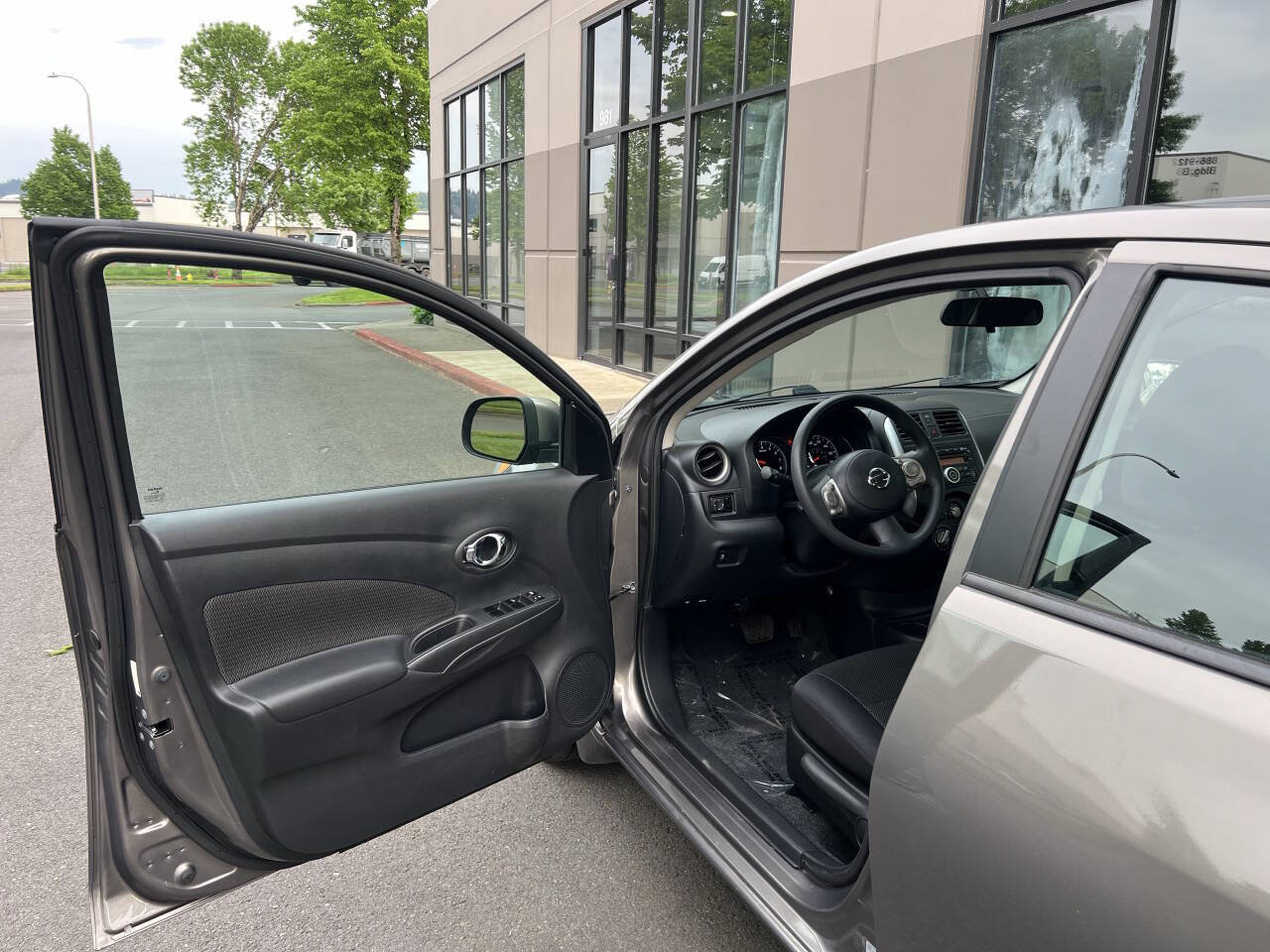 Used 2013 Nissan Versa SV w/ Convenience Pkg FWD image 7