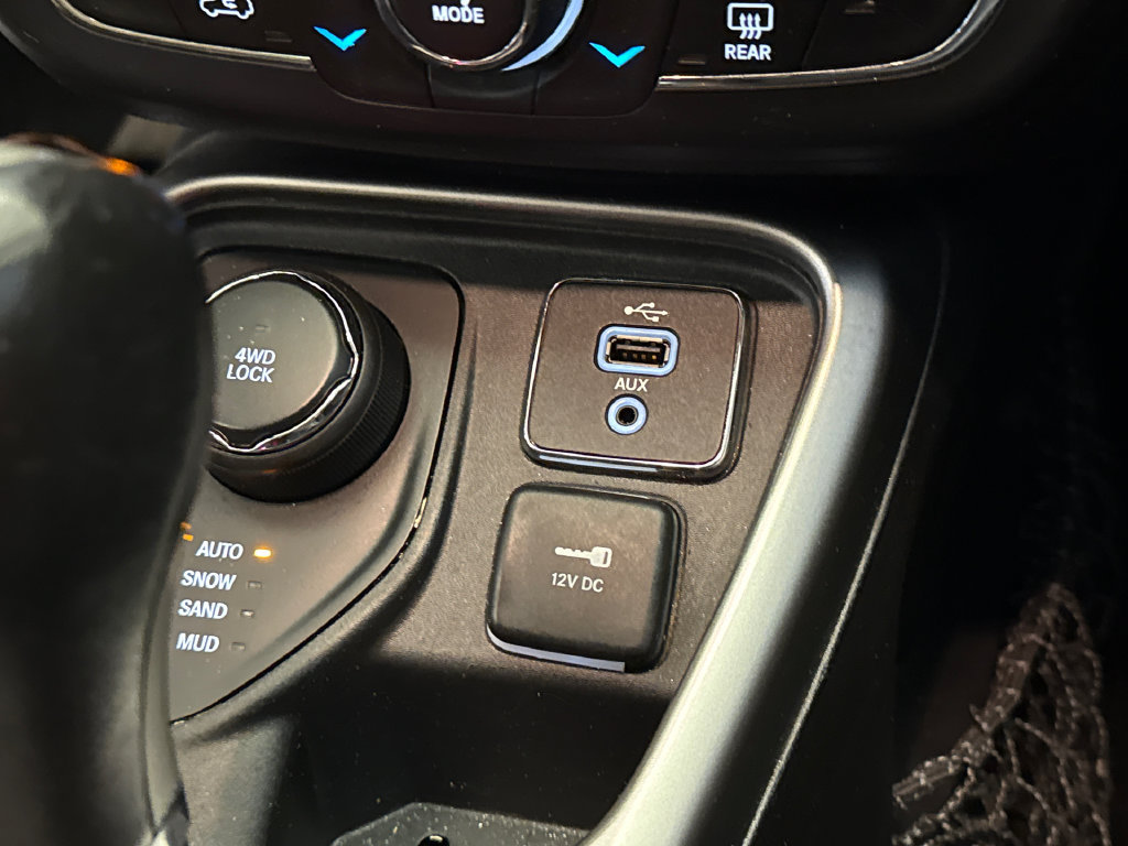 Used 2017 Jeep Compass Latitude w/ Popular Equipment Group AWD/4WD image 28