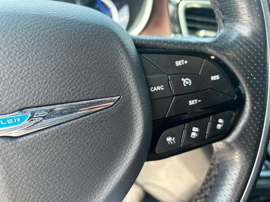 Used 2020 Chrysler Pacifica Limited FWD image 23