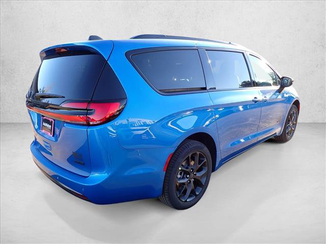 New 2027 Chrysler Pacifica Select AWD/4WD image 4