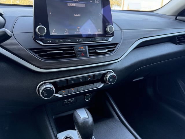 Used 2025 Nissan Altima 2.5 SV image 14
