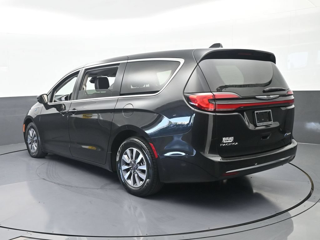 Used 2023 Chrysler Pacifica Touring-L FWD image 4