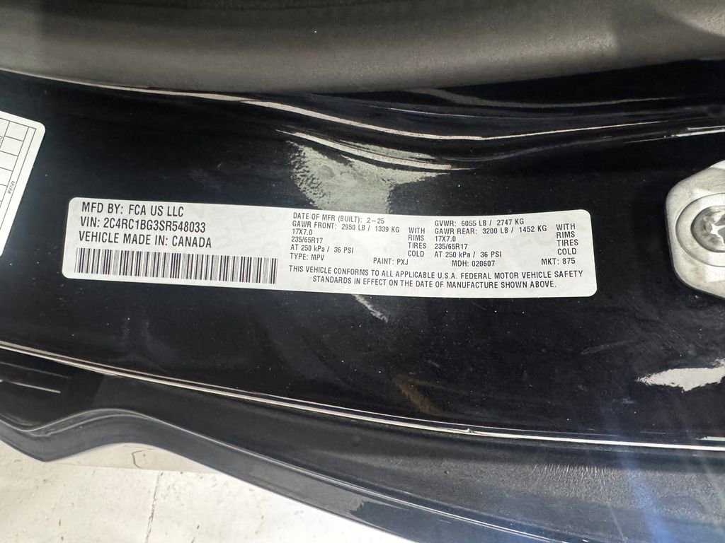 Used 2025 Chrysler Pacifica Select FWD image 44