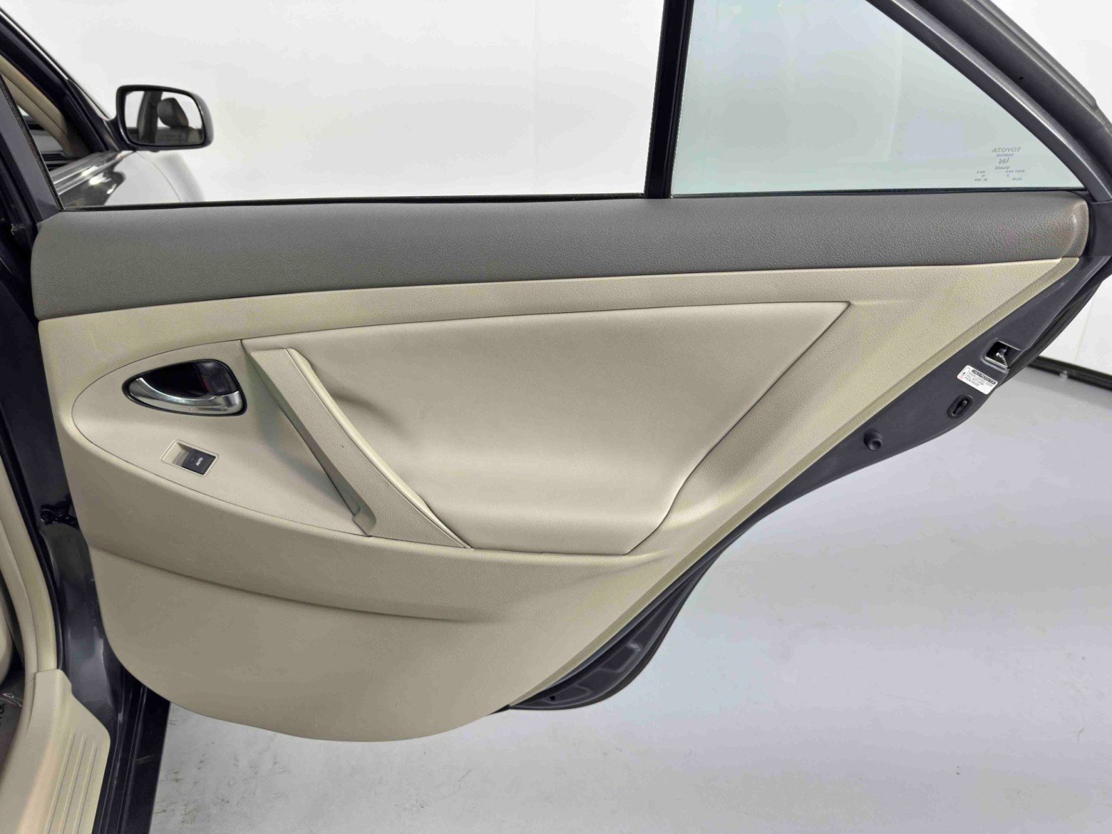 Used 2011 Toyota Camry LE w/ LE Extra-Value Pkg image 33