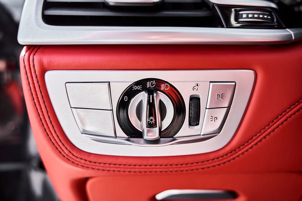 Used 2022 BMW M760i xDrive w/ Luxury Rear Seating Package image 62