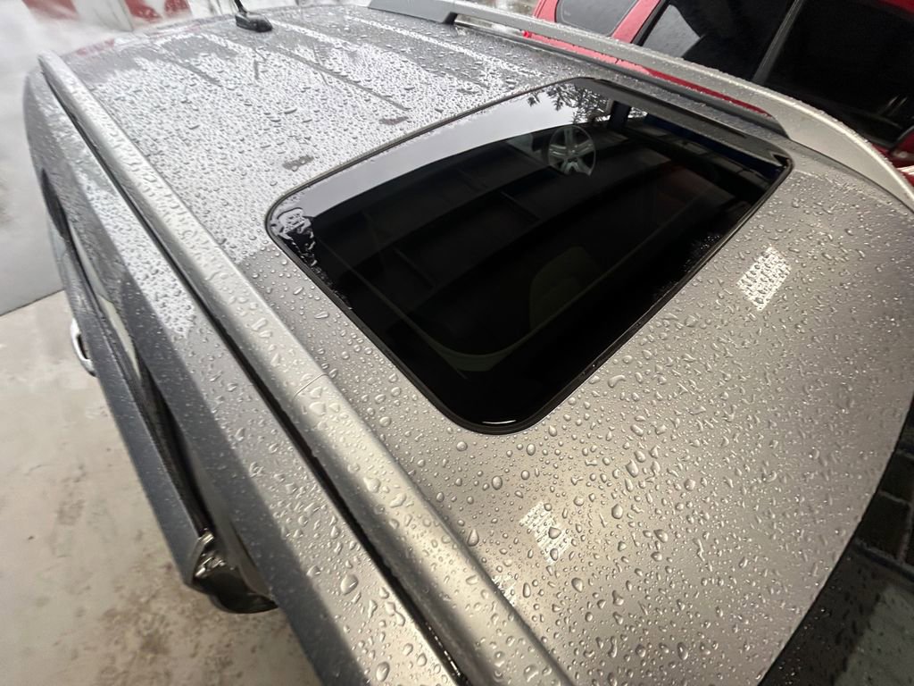 Used 2025 Hyundai Venue SEL image 28