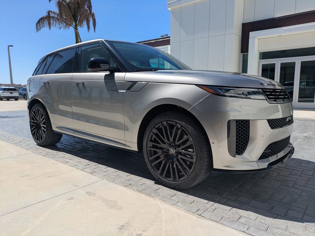 Used 2024 Land Rover Range Rover Sport AWD/4WD image 3