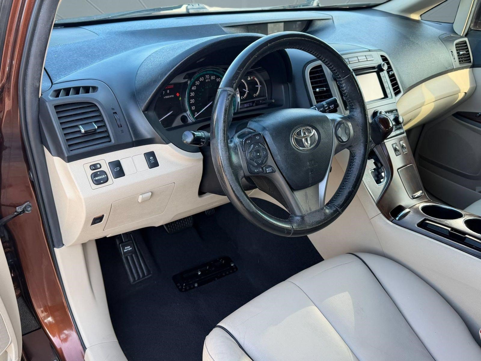Used 2013 Toyota Venza XLE FWD image 4