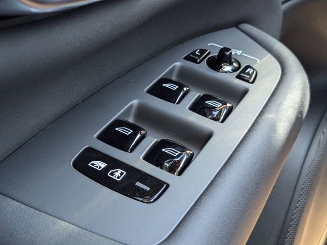 Certified 2025 Volvo XC90 B6 Plus w/ Protection Package Premier image 32
