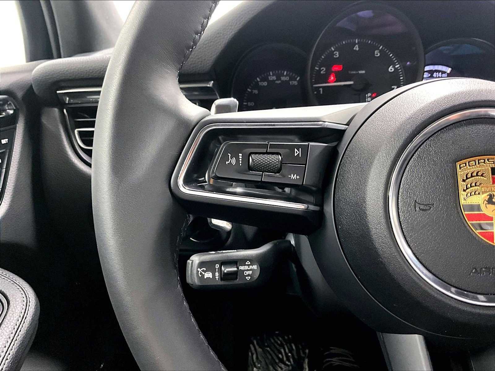 Used 2025 Porsche Macan image 21