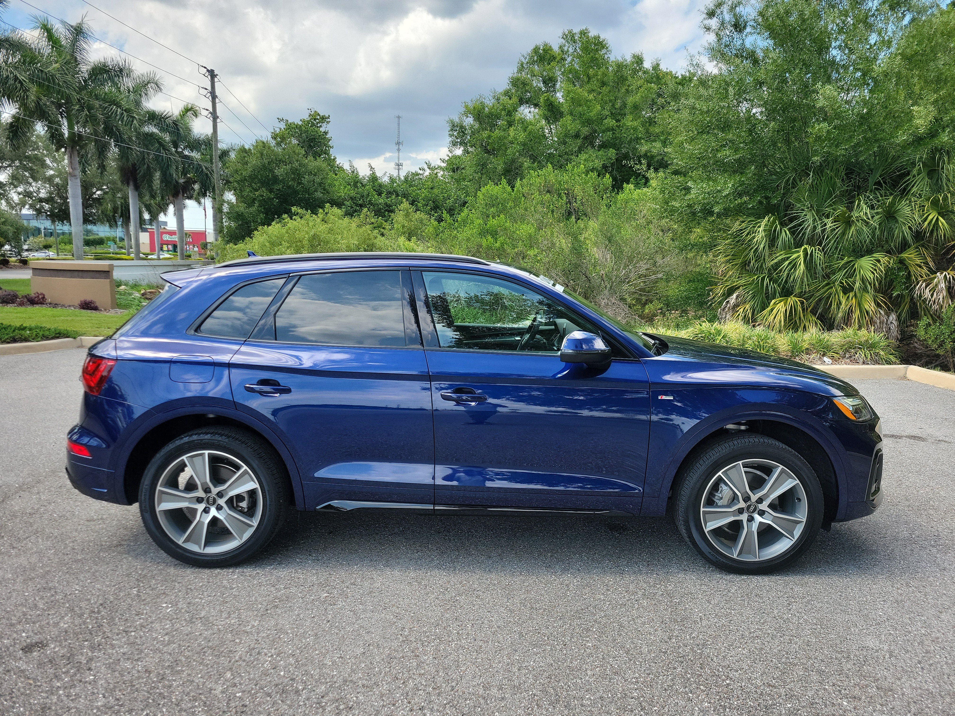 Certified 2025 Audi Q5 2.0T Premium AWD/4WD image 3